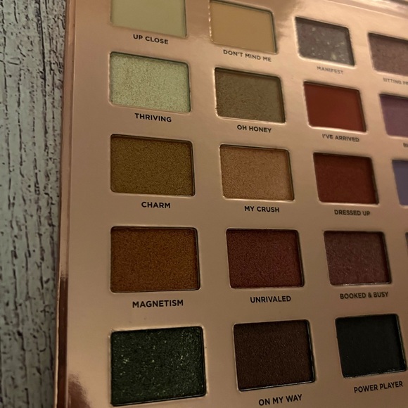 Iconic London DESK TO DANCE EYESHADOW PALETTE brand new in box! - Picture 5 of 14